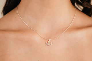 Necklace Simplicity Little Lotus
