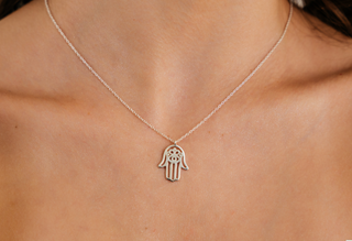 Necklace Simplicity Little Khamsa